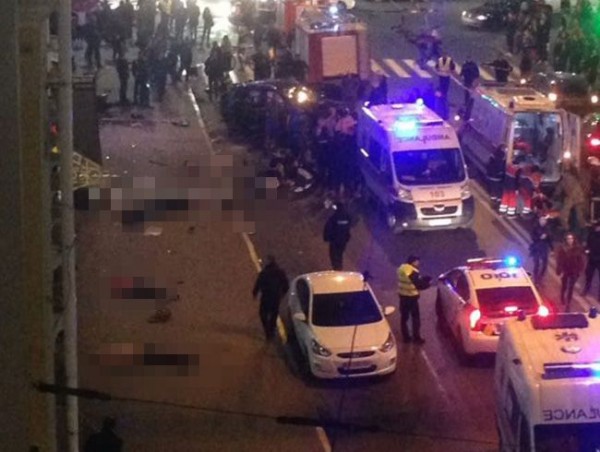 Araç kalabalığa daldı: 6 ölü