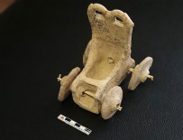 ARKEOLOJİK KAZI - 5 bin yıllık oyuncak at arabası bulundu
