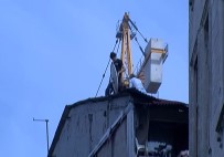 TARLABAŞı - Beyoğlu'nda Çatıdaki İşçilerin Ölümle Dansı