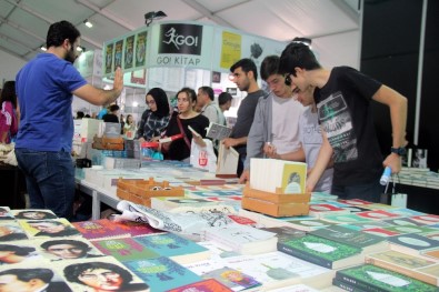 Elazığ'da Kitap Fuarına Yoğun İlgi