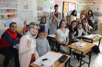 Erzincan'da Öğrencilere Kırtasiye Seti Dağıtıldı