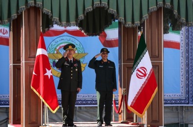 Genelkurmay Başkanı Akar, İranlı Mevkidaşı İle Görüştü
