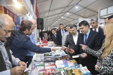 İstanbul Valisi Vasip Şahin'den Fuara Ziyaret