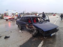 Karşı Şeride Giren Otomobil Kaza Yaptı Açıklaması 2 Yaralı