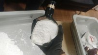 UYUŞTURUCU KURYESİ - Şilili Kuryenin Valizindeki Viski Şişelerinden Kokain Çıktı
