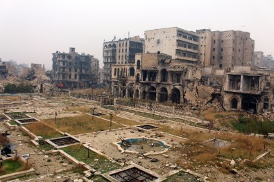 Suriye'de 7 Yılda 330 Bin Kişi Öldü