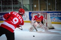 BUZ HOKEYİ TAKIMI - Zeytinburnu Belediyesi Buz Hokeyi Takımı'ndan Avrupa'da Büyük Başarı