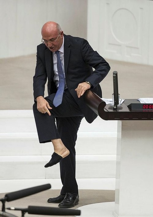 Mahmut Tanal'dan çorap şov