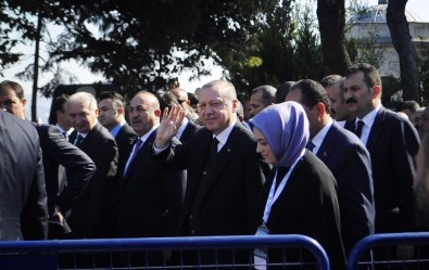 Cumhurbaşkanı Erdoğan, Cuma Namazını Bezm-İ Alem Valide Sultan Camii'nde Kıldı