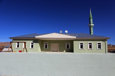 Gürpınar'da Mahalleler Cami Ve Taziye Evlerine Kavuşuyor