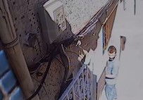 Hırsızın Rahat Tavırları Pes Dedirtti