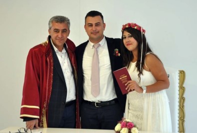 İzmir Güzelbahçe'de 1 Liraya Nikah