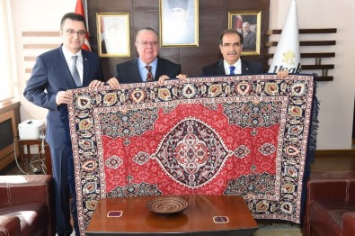 Kolombiya Ankara Büyükelçisi, Vali Demir'i Ziyaret Etti