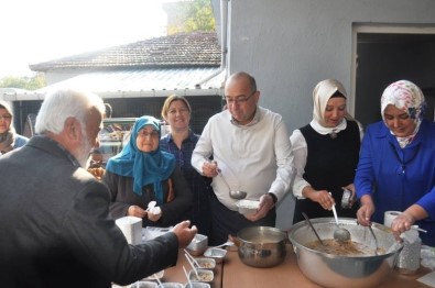 Milletvekili Gider, Karabiga'da  Vatandaşlara Aşure Dağıttı