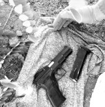 Silah Ve Telefon Çalan İki Hırsız Tutuklandı