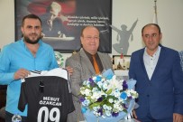 Siyah-Beyazlılardan Başkan Özakcan'ın İsmine Özel Forma