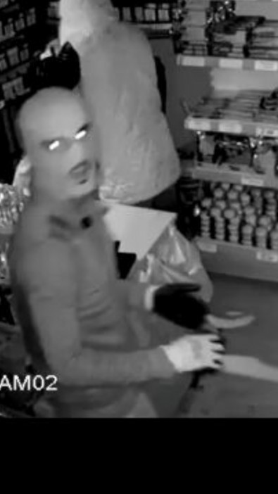 Büfeden Hırsızlık Güvenlik Kamerasında