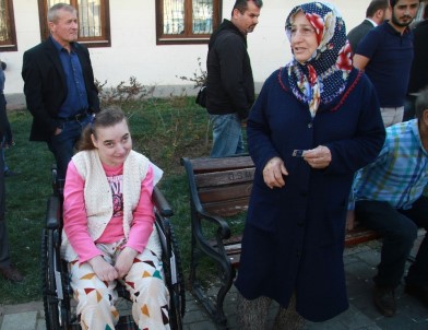 Çavuşoğlu'ndan Engelli Kıza Araba Sözü