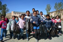 KIRTASİYE MALZEMESİ - Minik Öğrenciler Sevindirildi