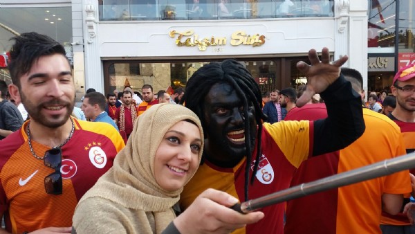 Gomis çılgınlığı sürüyor