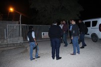 POLİS İMDAT - Darp Edilen Gencin Yardımına Polisler Yetişti