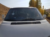 Erzincan'da Avcılar Kazmalı Saldırıya Uğradı