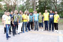 Fenerbahçeli Taraftarlardan Mersin'deki Bombalı Saldırı Yerine Karanfil