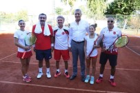 HÜSEYIN ÇAMAK - Mezitli'de Tenisçiler Dostluk Maçında Bir Araya Geldi