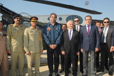 Pakistan Başbakanı Abbasi, İstanbul'da ATAK Helikopterini Test Etti