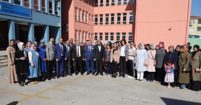 Başkan Karaosmanoğlu, Körfez'de Spor Salonu Ve Satranç Sınıfı Açtı