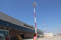 UÇAK TRAFİĞİ - Çanakkale'de Havayolu Seyahatleri Arttı