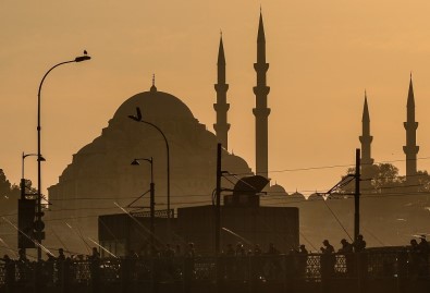 İstanbul'da Gün Batımı Kartpostallık Görüntüler Oluşturdu