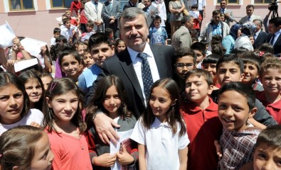 Konya Büyükşehir'in Eğitim Yardımı Başvuruları Devam Ediyor