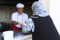 İNİSİYATİF - Mezitli'de Gönüllüler İhtiyaç Sahibi Vatandaşların Sofraları Sıcak Yemekle Buluşturuyor