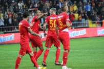 UMUT BULUT - Umut Bulut'un mücadelesi büyük alkış aldı