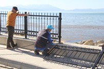 BEYŞEHIR GÖLÜ - Beyşehir Gölü Kıyısındaki Korkuluklar Kaldırılyor