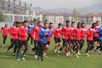 BOLUSPOR - Boluspor Başkanı Çarıkçı Açıklaması 'Rizespor Maçında Yeni Hocamızla Olmak İstiyoruz'