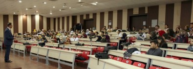 Doç. Dr. Gülşen'den 'Tıp Felsefesi' Konferansı