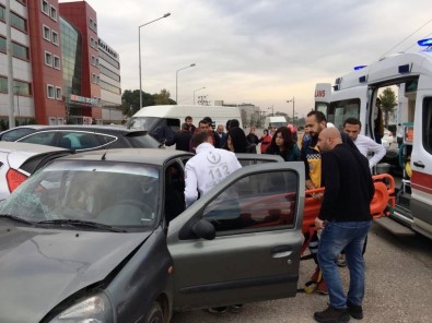 Fatsa'da Zincirlime Trafik Kazası Açıklaması 2 Yaralı