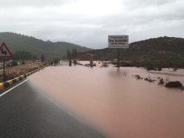 MUĞLA KÖYCEĞİZ - Fethiye-Muğla Karayolu Yağış Nedeniyle Trafiğe Kapandı