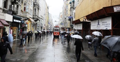 İstanbul'a Yağış Ve Rüzgar Uyarısı