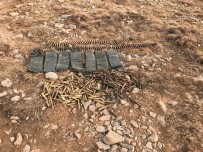 UÇAKSAVAR - Hakkari'de Toprağa Gömülü Mühimmat Bulundu