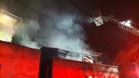 İstanbul'da Gecekondu Alev Alev Yandı