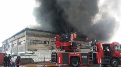 İstanbul'daki Fabrika Yangını Söndürüldü