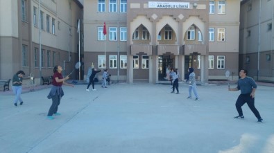 Lise Öğrencilerine Badminton Ve Masa Tenisi Kursu
