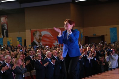 Meral Akşener'in Parti Tanıtımı Çileye Dönüştü