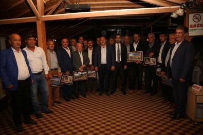 Sarıoğlu'ndan, Muhtarlara Yemek Ve Tablo