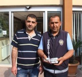 GURBETÇI - Zabıta Memuru Yolda Bulduğu Para Dolu Cüzdanı Sahibine Teslim Etti