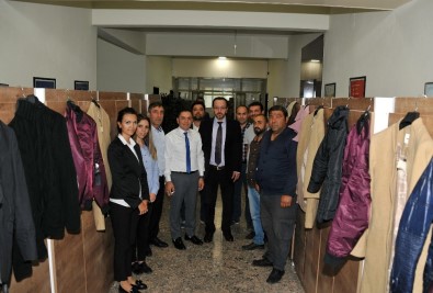 ADÜ'de Elbise İhtiyaç Dolabı Dağıtımına Başlandı