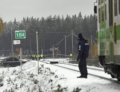 Finlandiya'da tren, askeri araca çarptı! Ölü ve yaralılar var...
